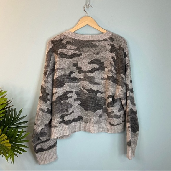 3/$30 American Eagle Gray Camo Knit Sweater - Picture 6 of 7